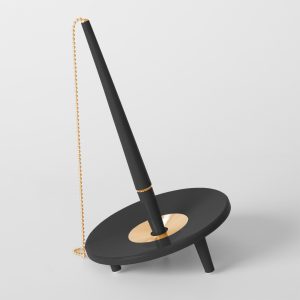 Deskset musta kultaisilla osilla